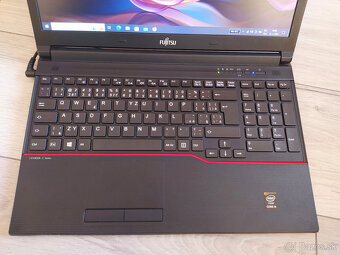 notebook Fujitsu 15.6", Core i5, 8GB RAM, SSD - 2