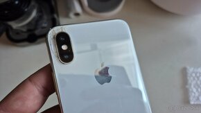 Nefunkčný Apple iPhone X 64GB - 2