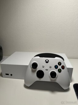 Xbox Series S - 512GB - zapnutý 10x AKO NOVÝ - 2