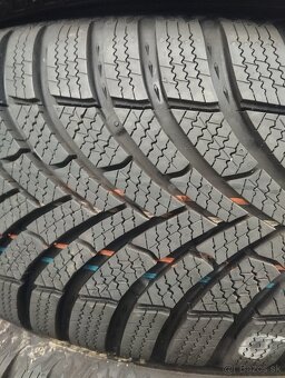 215/60 R16 99XL zimné pneumatiky semperit - 2