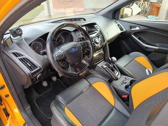 Ford Focus ST 250PS - 2