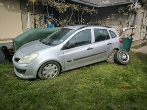 Renault Clio na náhradné diely - 2