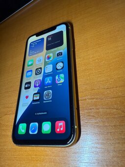 Apple iPhone XR 128GB - 2