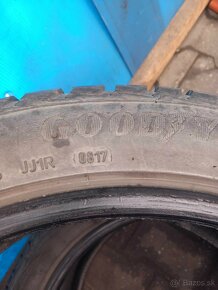 Pneumatiky zimné 2ks - GOODYEAR 235/45/R19 - 2