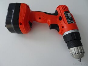 Predám kvalitnú AKU-VŔTAČKA/ŠRÓBOVAčKA+BATERIA Black Decker - 2