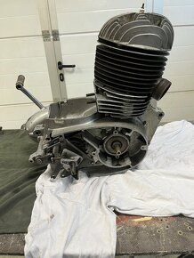 Motor jawa 250 - 2