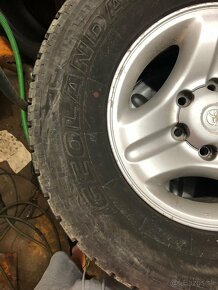 Predám pneu YOKOHAMA 265/70 R16 - 2