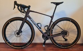 Gravel bicykel GIANT Revolt Advanced 0 - 2