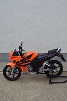 Honda CBR125R 2006 - 2