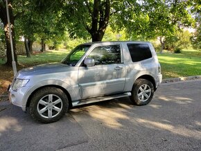 Mitsubishi Pajero 3.2 DiD 147KW AT/5  4x4 Uzávierka - 2