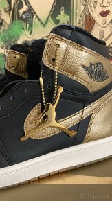 Nike Air Jordan 1 Retro High / BLACK and GOLD - 2