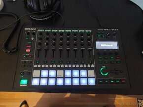 Roland MC-707 - 2