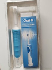 Zubná kefka ORAL B - 2