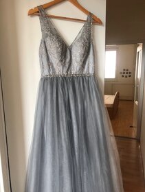 Dlhé sivé spoločenské šaty - 2