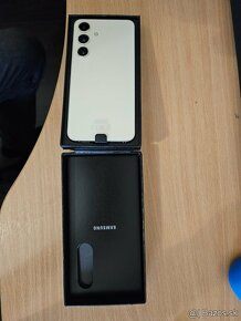 Predam novy  Samsung S24 256GB - 2