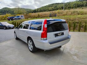 Volvo V70 D5 Momentum A/T AWD 4x4 - 2