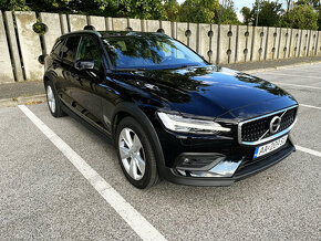 Volvo V60 CC CROSS COUNTRY PRO D4 AWD A/T 2.0l 140KW - 2