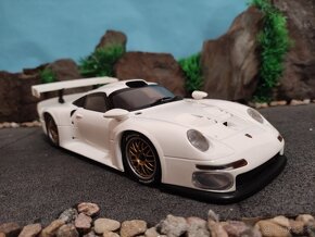 prodám model 1:18 porsche 911 GT1 1996 - 2