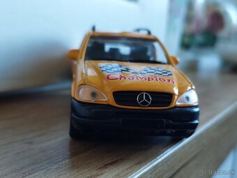 1:43 Mercedes-Benz ML W163 - 2