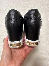 Čierne členkové topánky s opätkom zn. GUESS originál - 2