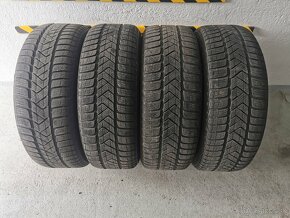 Pirelli Winter Sotto Zero 3 215/55 R17 94V_150€/sada - 2