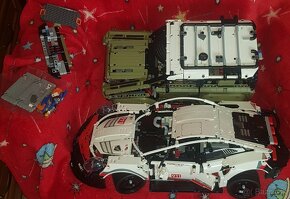 Land Rover a Porsche ako lego - 2