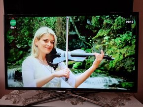 Predám LED TV SAMSUNG UE40EH5000W Full HD - 2