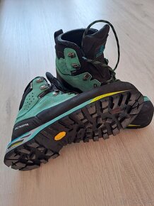 Damske turisticke topanky SCARPA 38,5 - 2