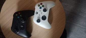 Xbox Series S + 2 ovládače – TOP stav - 2