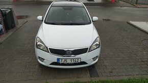 Kia ceed 1.4 2011 - 2