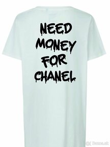 predlžené tričko šaty - need money for chanel biele - 2