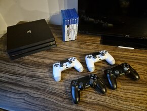 Predám PS4 Pro + TV, 4x ovládač a hry - 2