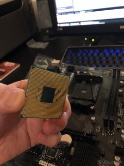 AMD Ryzen 5 2600 + OEM chladič - 2