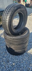 Predám 4ks celoročné pneu.225/70R15c Continental - 2