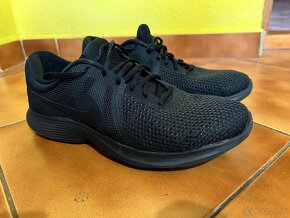 Nike Revolution 4 Black (44) 28cm - 2