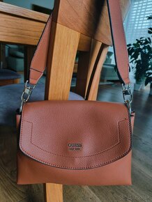 Kabelka Guess Digital Cognac Shoulder Bag - 2