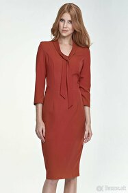 Predam  NIFE – Dámske úzke hnedé biznis šaty S77 - 2