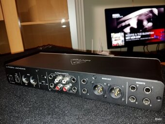 Behringer U-Phoria UMC404HD USB zvuková karta - 2