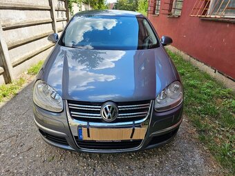 Predáme zachovalý VW Jetta 1,6 benzin-75kW automat 1 majiteľ - 2