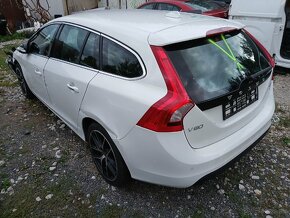 Volvo v60 d5 awd  rozpredám na náhradné diely - 2