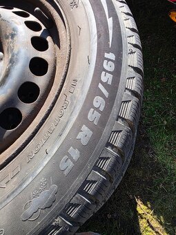 Predam pneu  Michelin na diskoch 195/65 R15 - 2