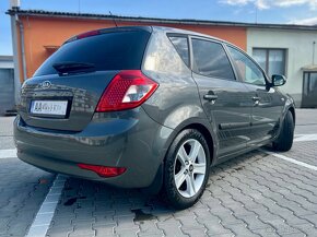 Kia Ceed 1.4i Benzin manual kratka verzia super stav - 2