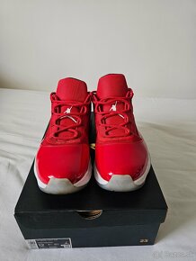 Air Jordan 11 CMFT Low University red vo vynikajúcom stave - 2