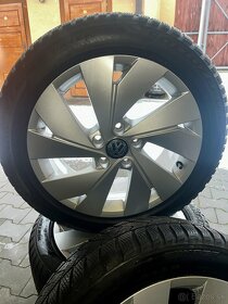 5x112 R17 6,5J ET46 originál + 205/50 R17 zimné Pirelli - 2