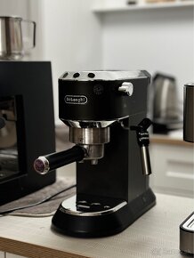 Kávovar DeLonghi Dedica EC 685.BK - 2