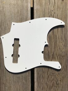 Predam pickguard na jazz bass - 2