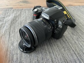 Nikon D40 + 18-55 G II DX ED - 2