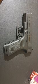 Predám airsoft glock 19 - 2