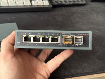 10GbE + 2.5GbE switch - 2