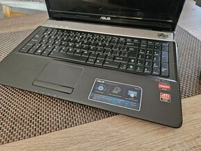 Asus 16" - 2